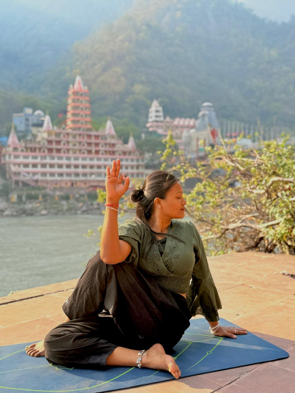 Bhamini Dewlatla, yoga teacher at Yogisnest